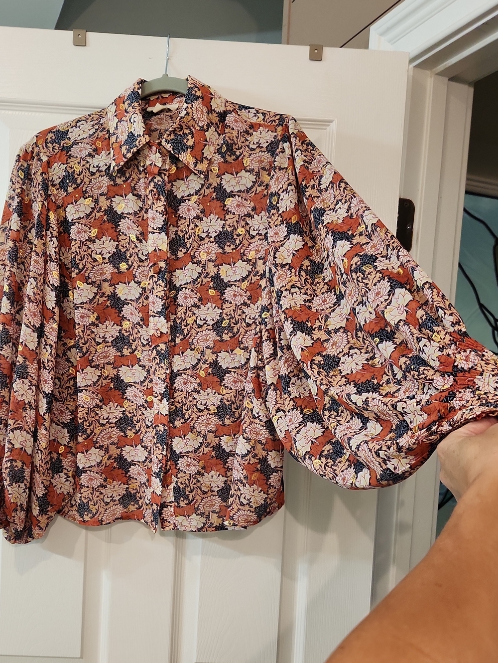 eesome Rust Multi Floral Button-Down Blouse